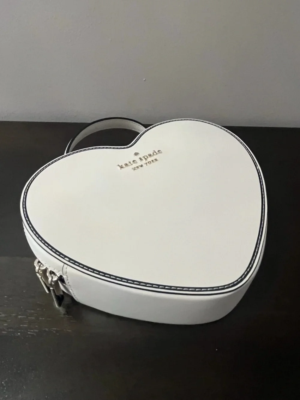 Kate spade ♠️ white heart crossbody bag top handle satchel Leather guitar strap - Picture 6 of 9